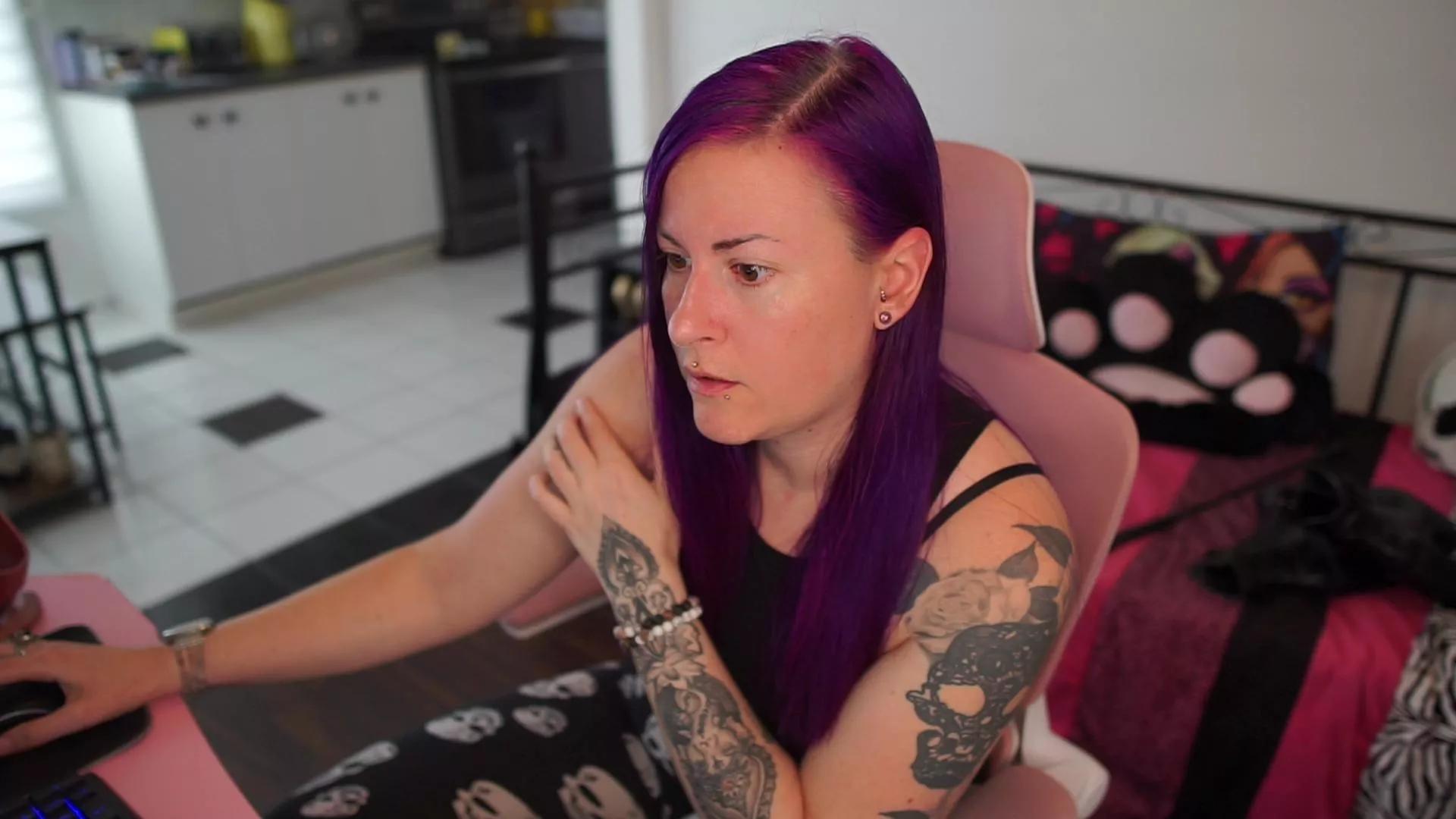 gennyrock on Cam4 