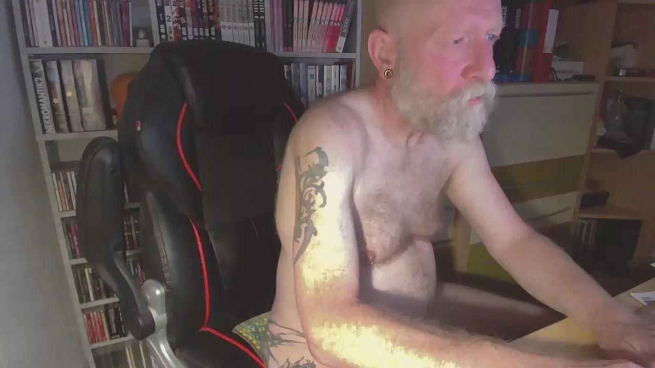 Gingerbear73 on Cam4 