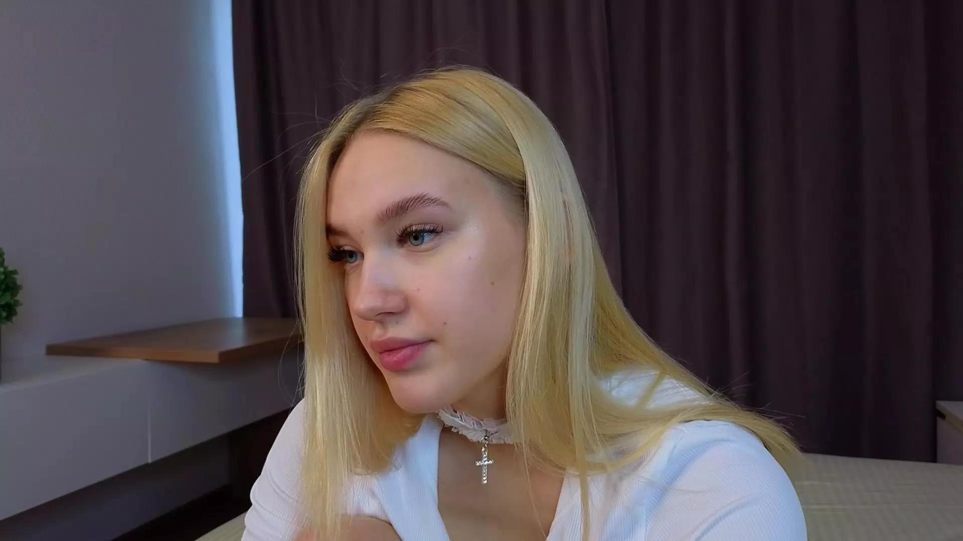 GladysBaggv on Cam4 