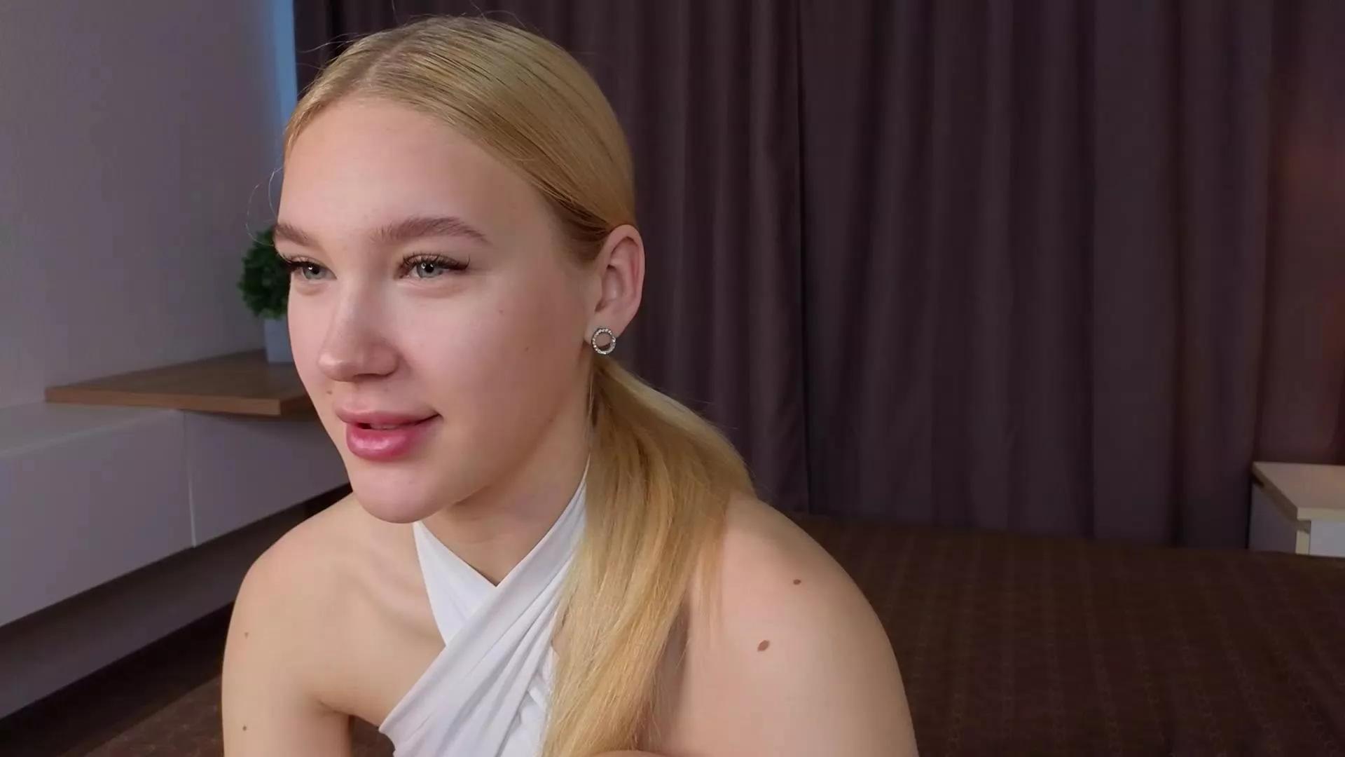 GladysBaggv on Cam4 