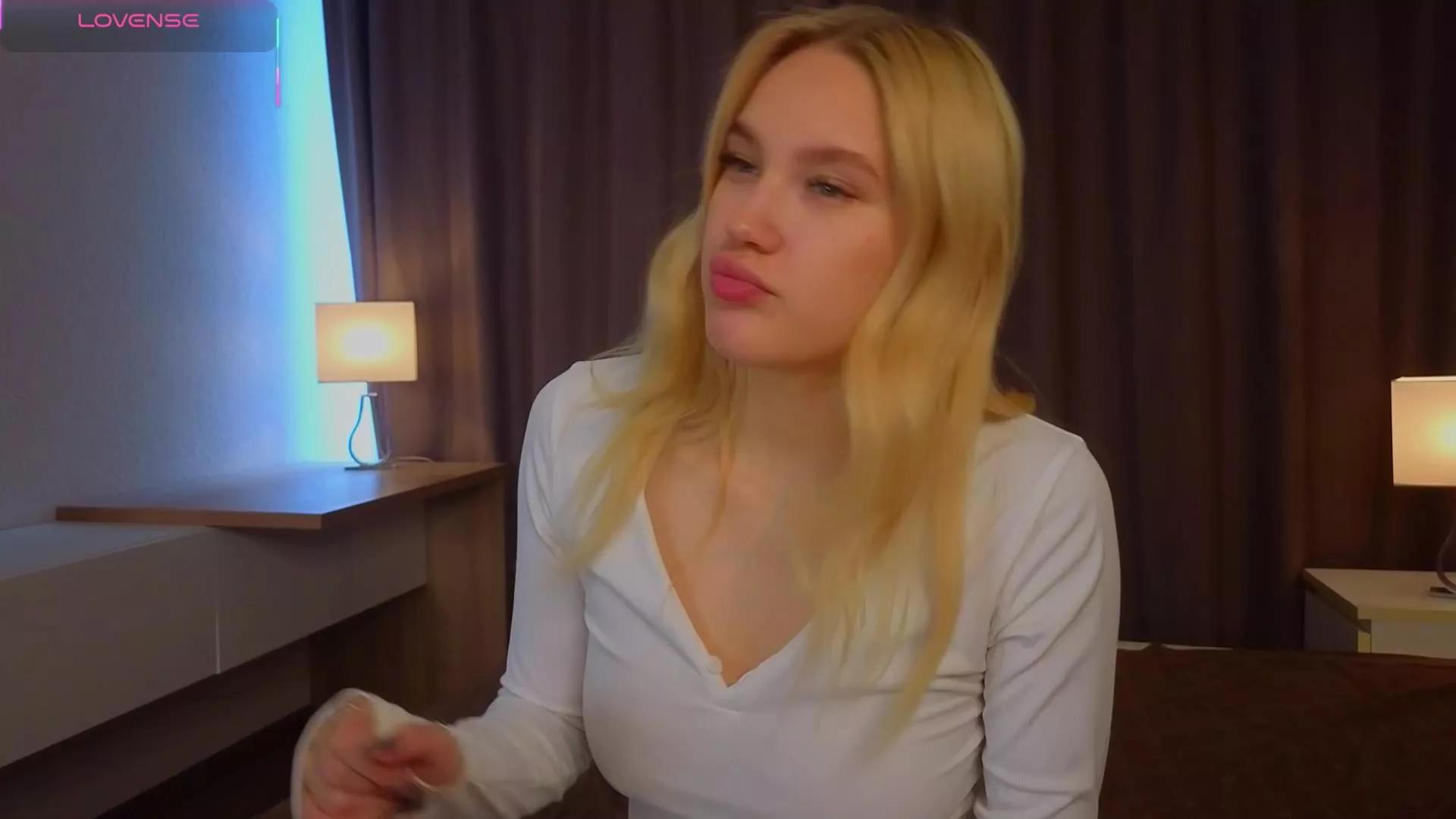GladysBaggv on Cam4 