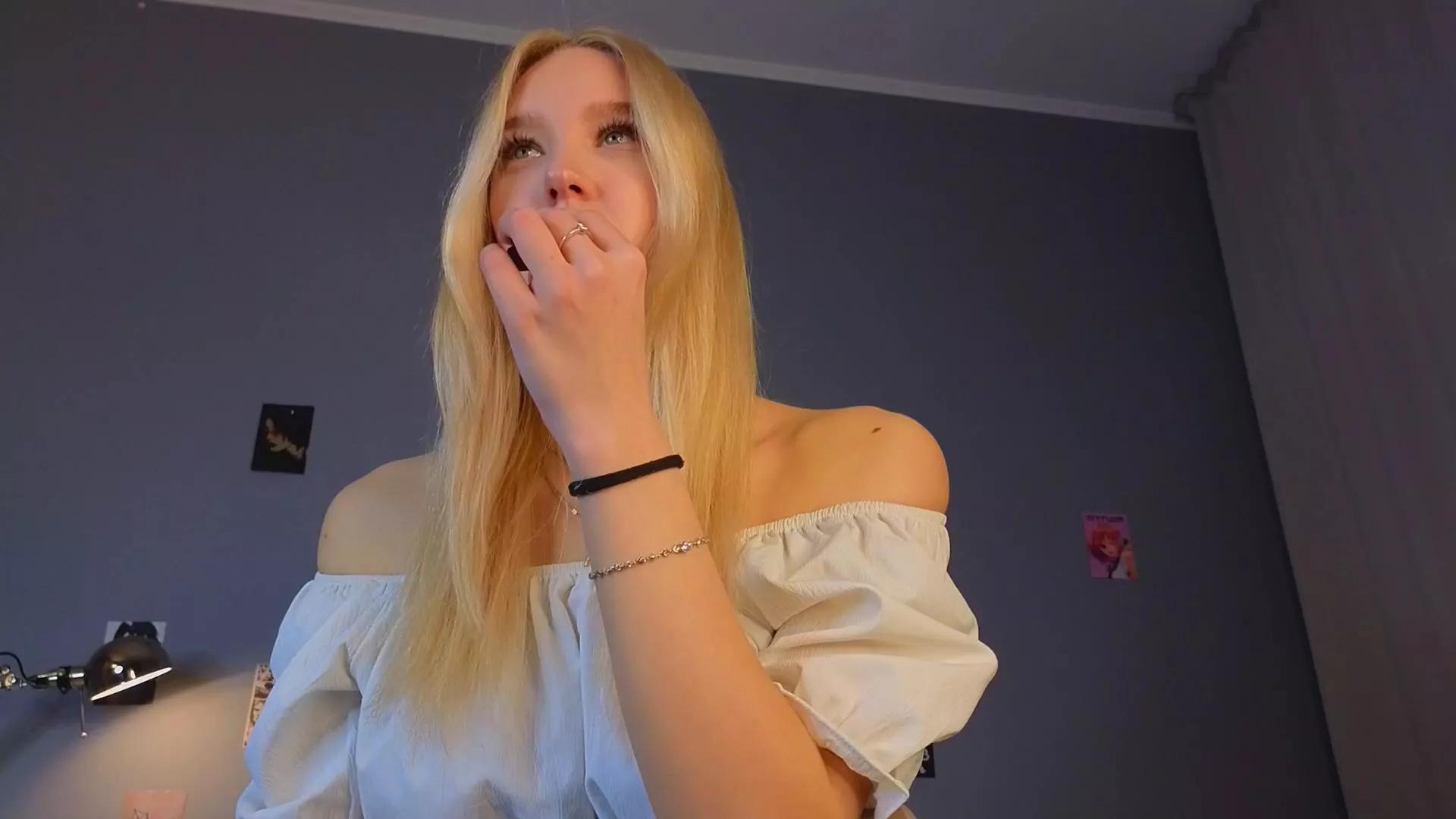 GladysBaggv on Cam4 