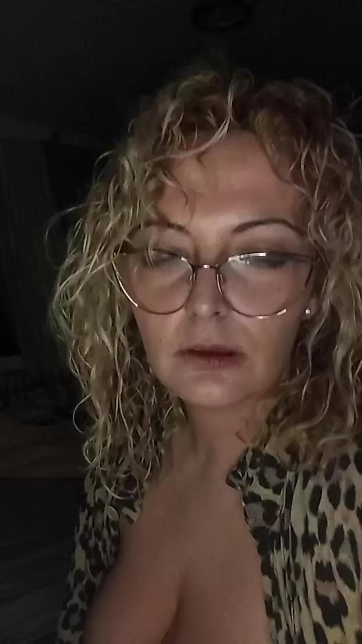 gloww873 on Cam4 