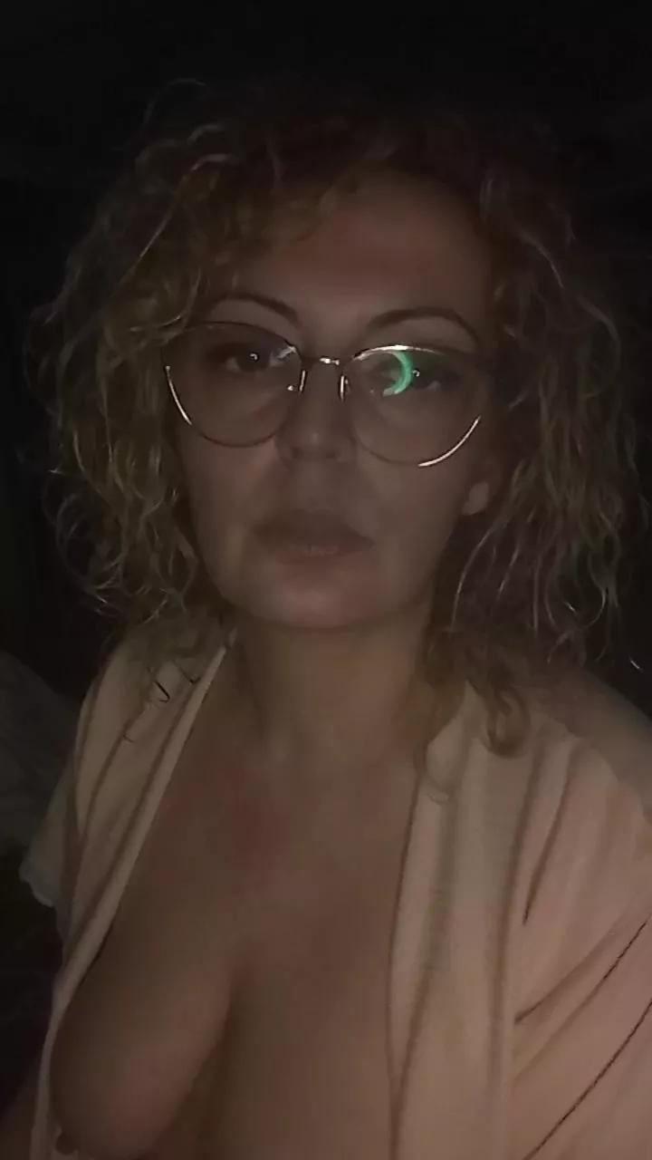 gloww873 on Cam4 