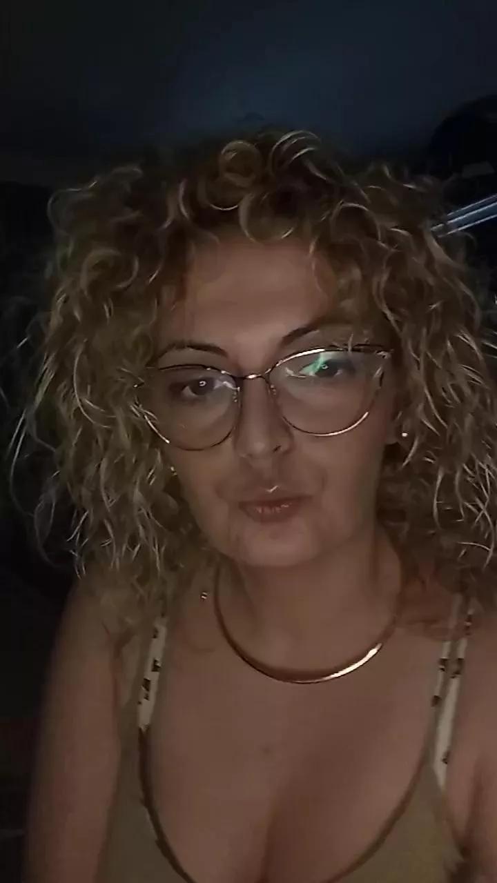 gloww873 on Cam4 