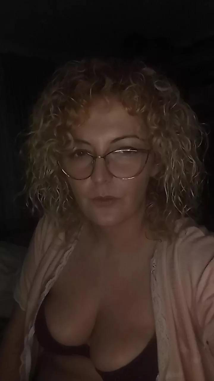 gloww873 on Cam4 
