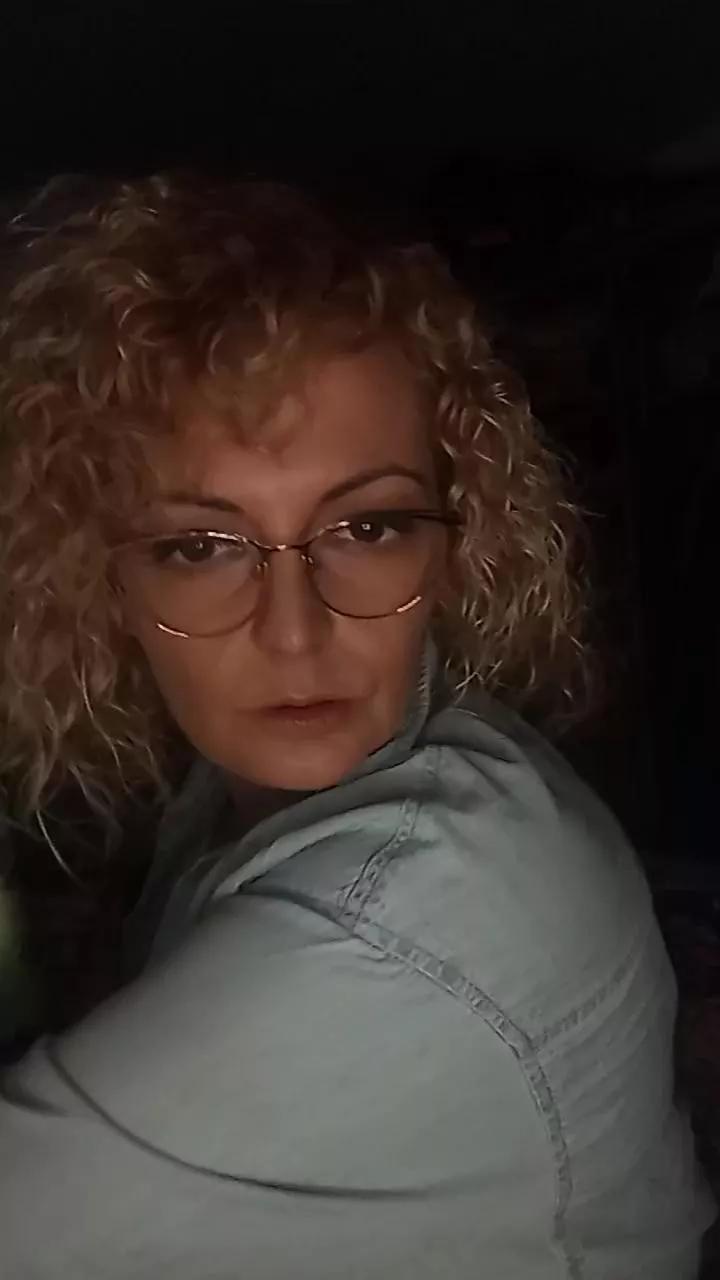 gloww873 on Cam4 