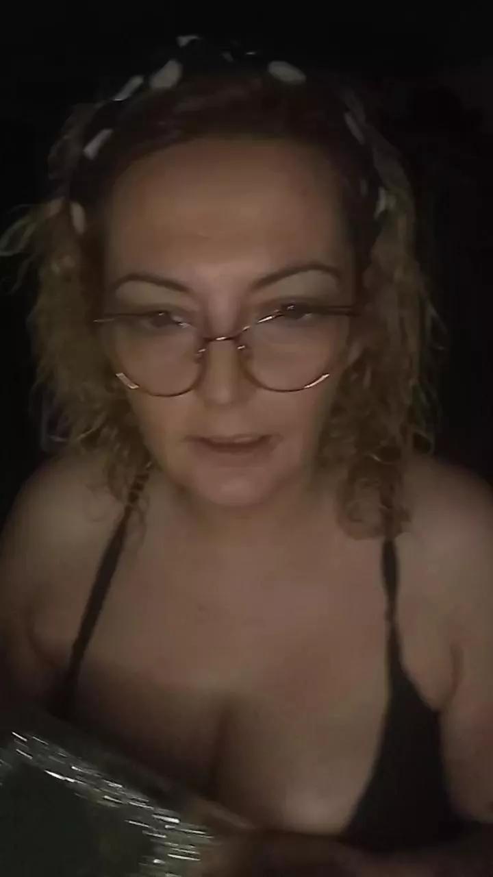 gloww873 on Cam4 