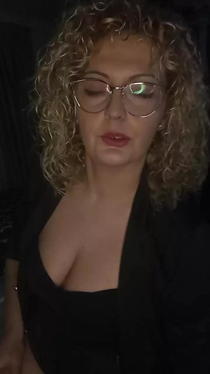 gloww873 on Cam4 