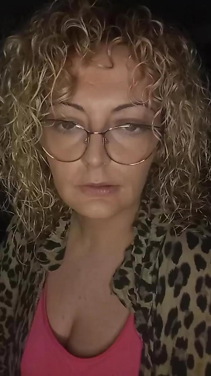 gloww873 on Cam4 