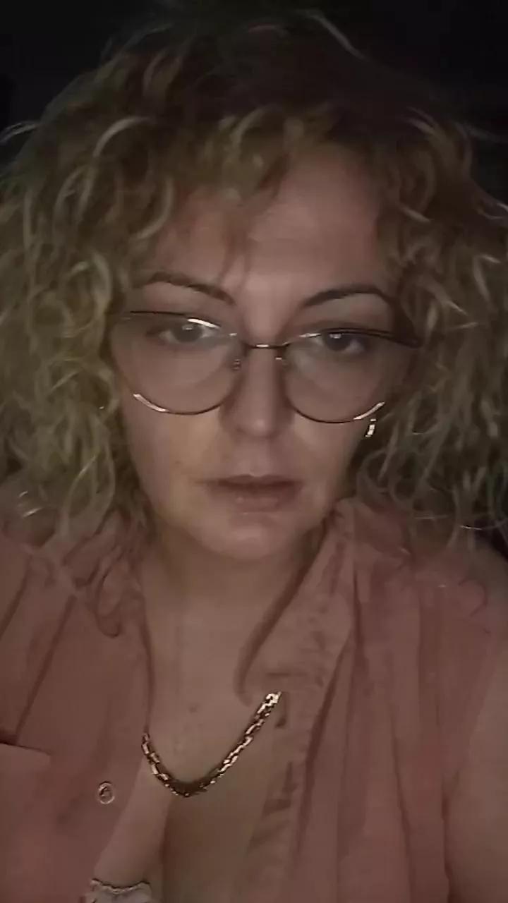 gloww873 on Cam4 