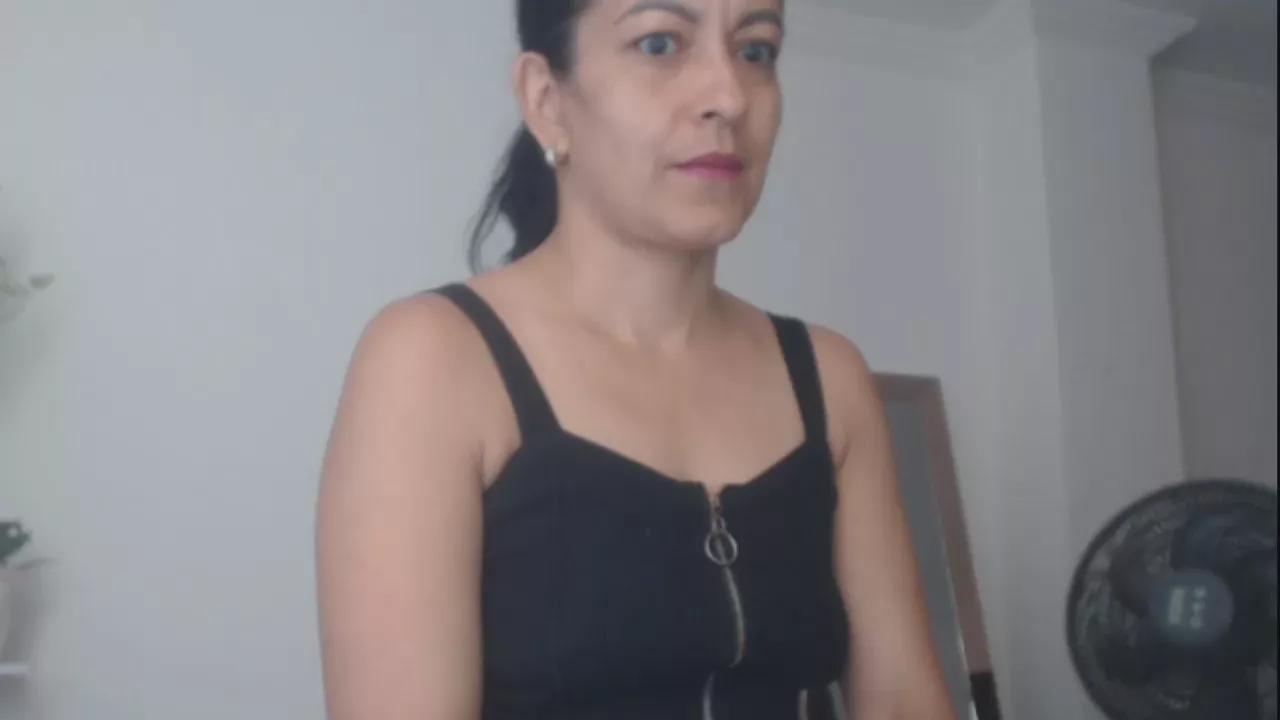 Offline GOLDENBOOTY on Cam4