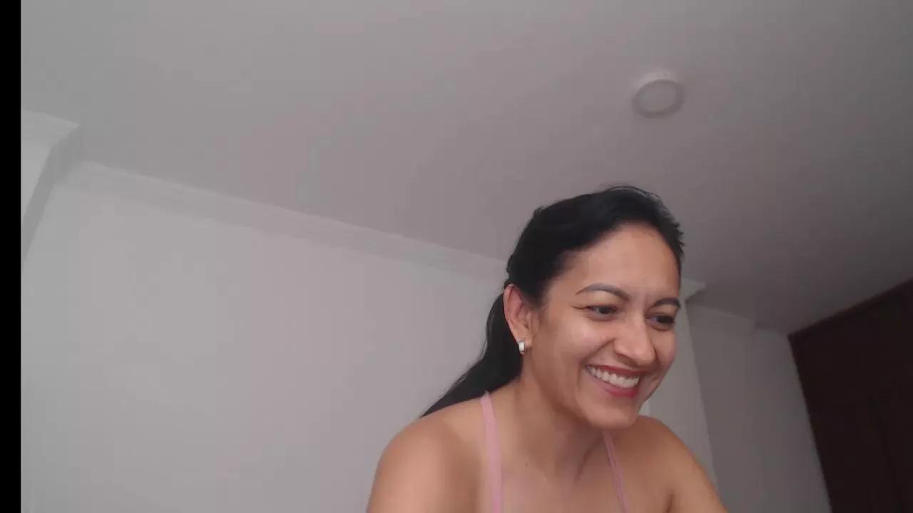 Offline GOLDENBOOTY on Cam4