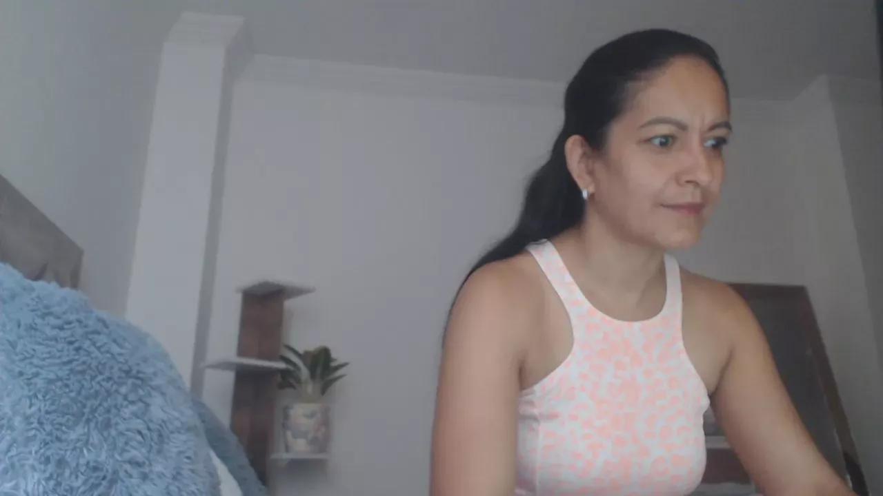 Offline GOLDENBOOTY on Cam4