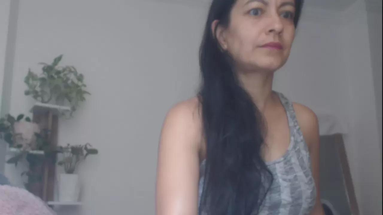 Offline GOLDENBOOTY on Cam4