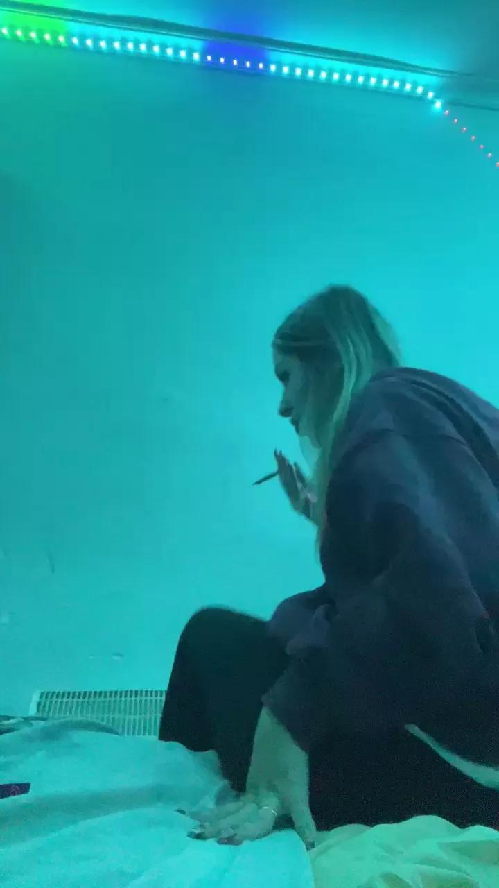 Offline goldenmamis on Cam4