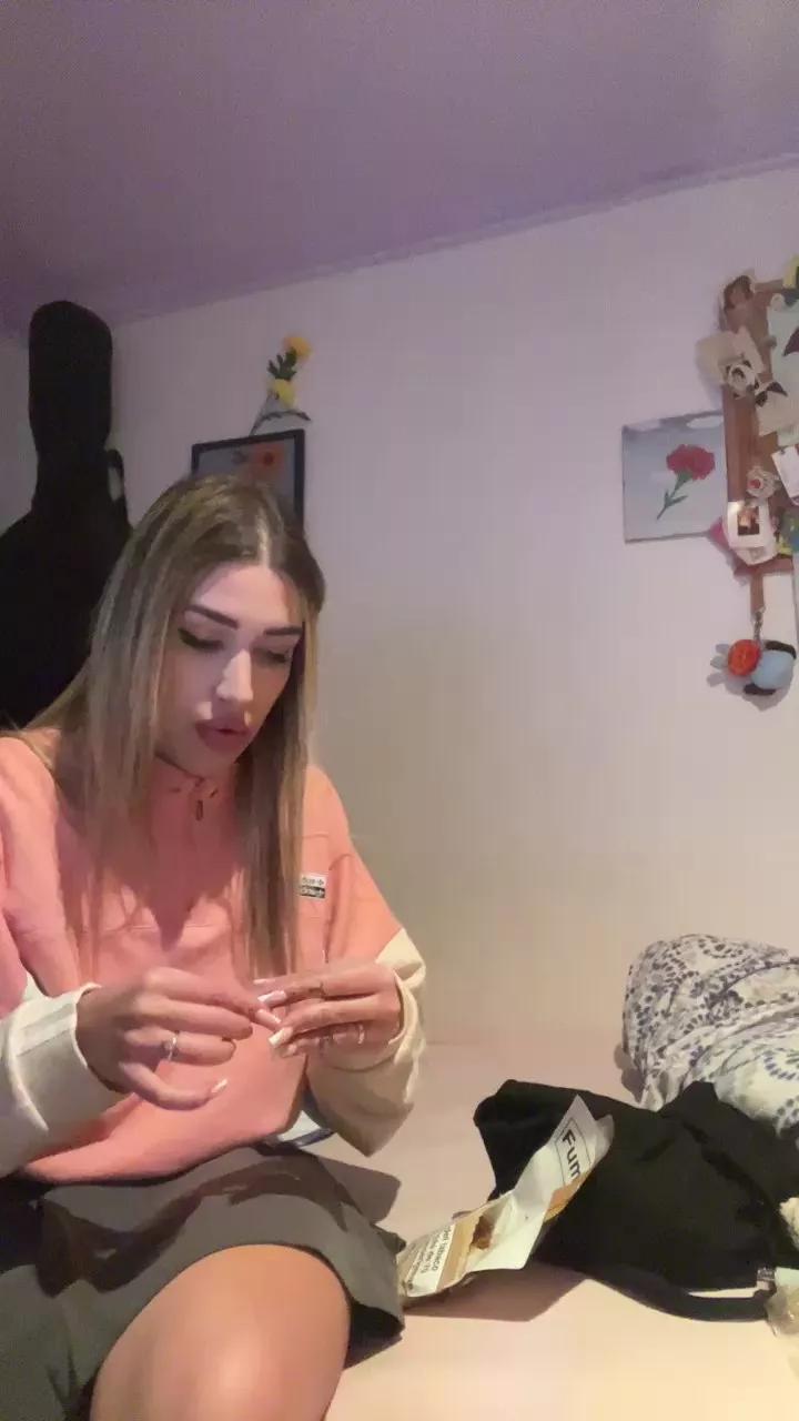 Offline goldenmamis on Cam4