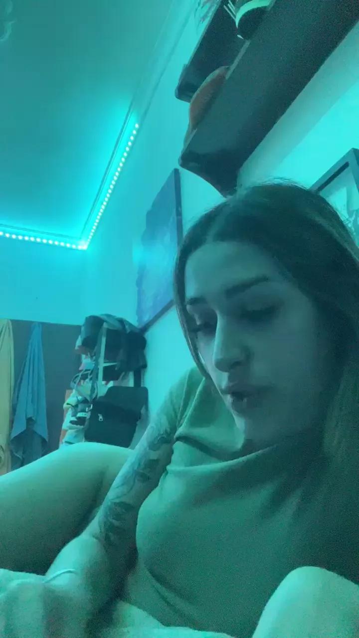 Offline goldenmamis on Cam4