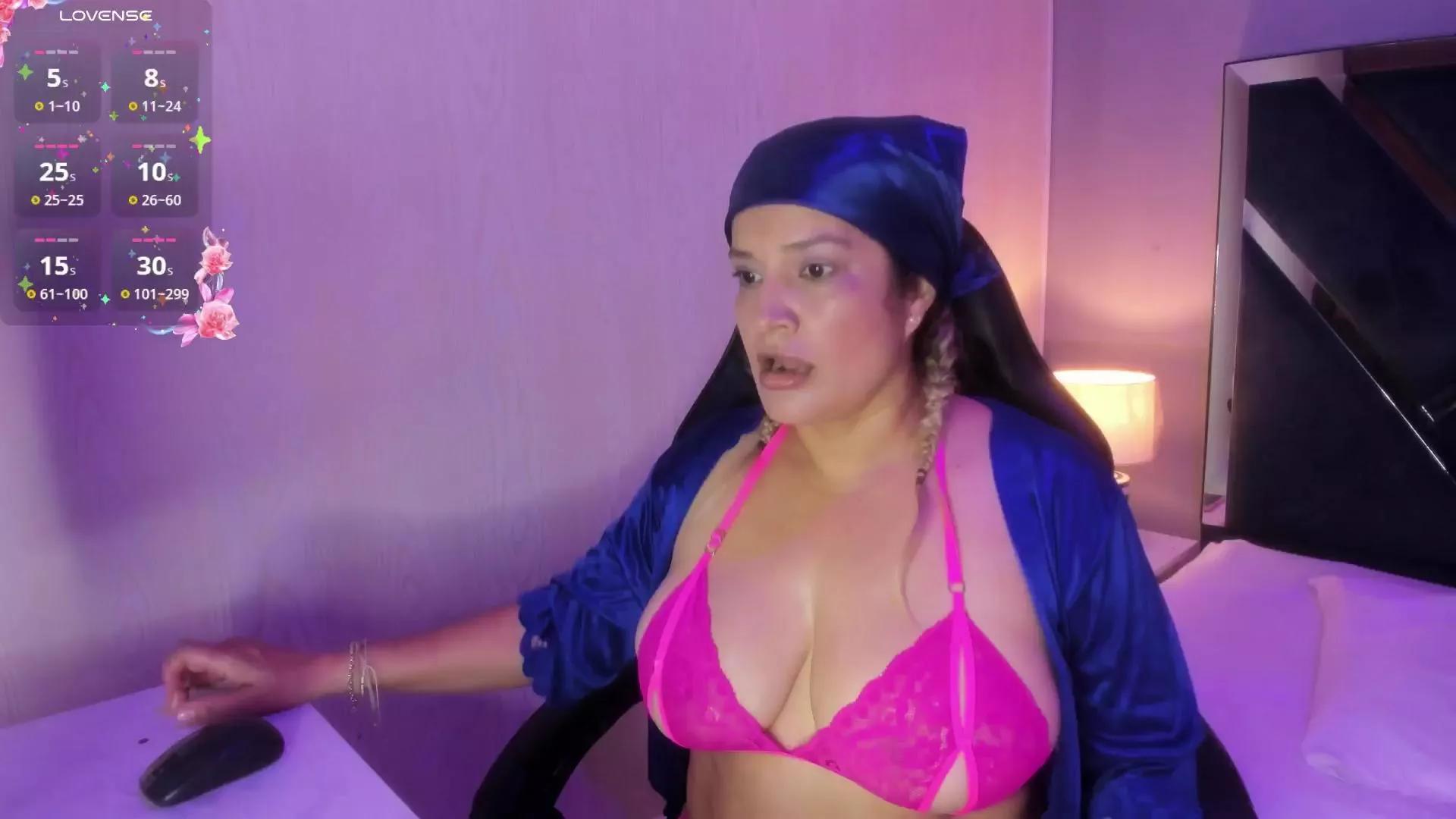 GrettaBelli on Cam4 