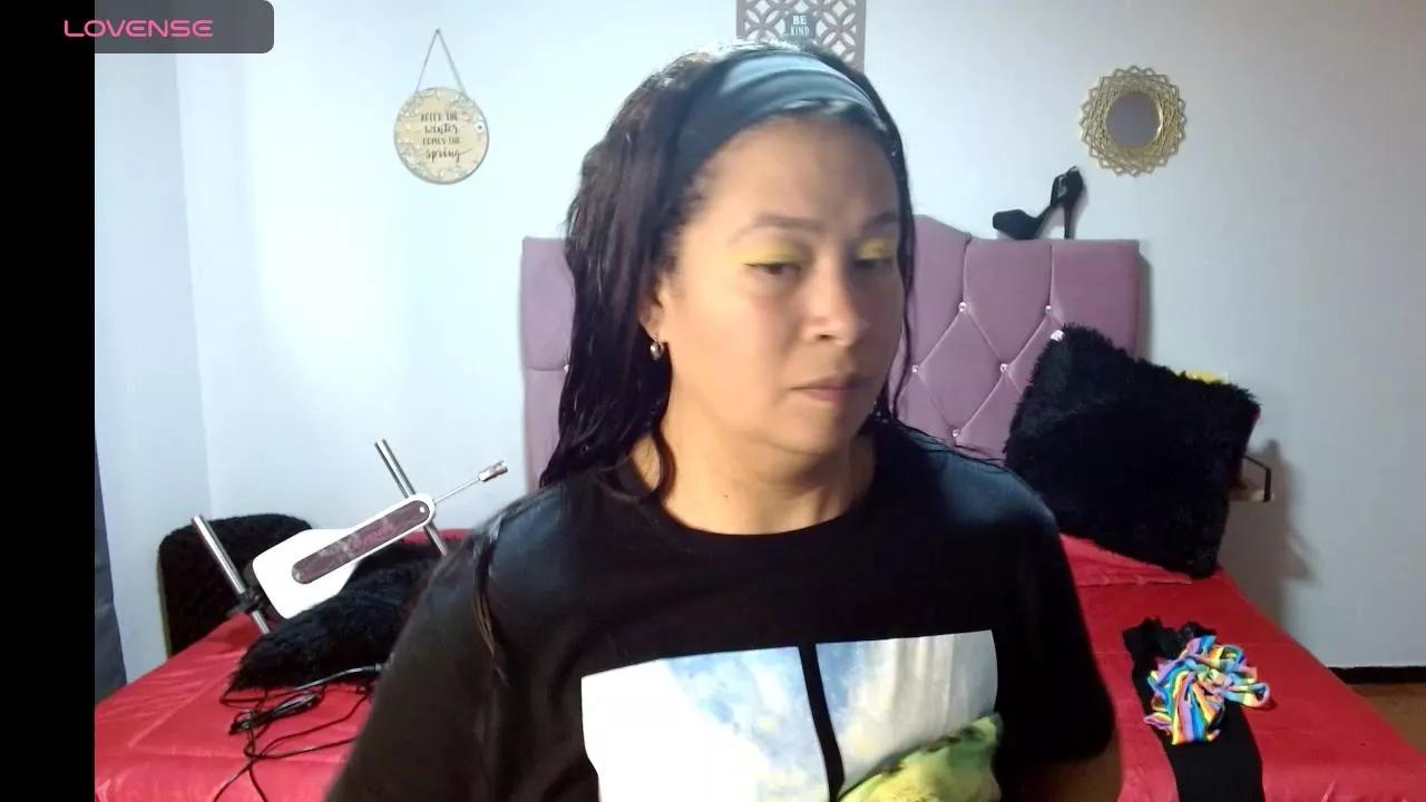 gyrlmaturee on Cam4 