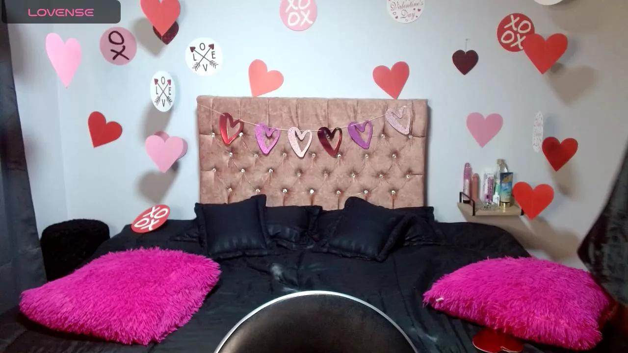 gyrlmaturee on Cam4 