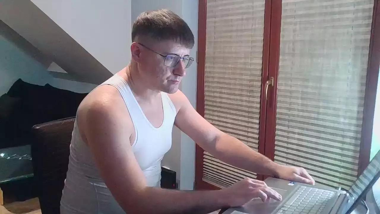 handsomepolish5 on Cam4 