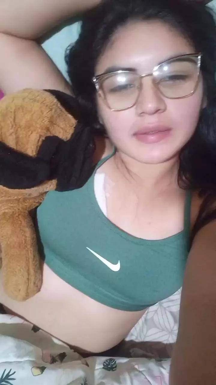 Hanna277 on Cam4 