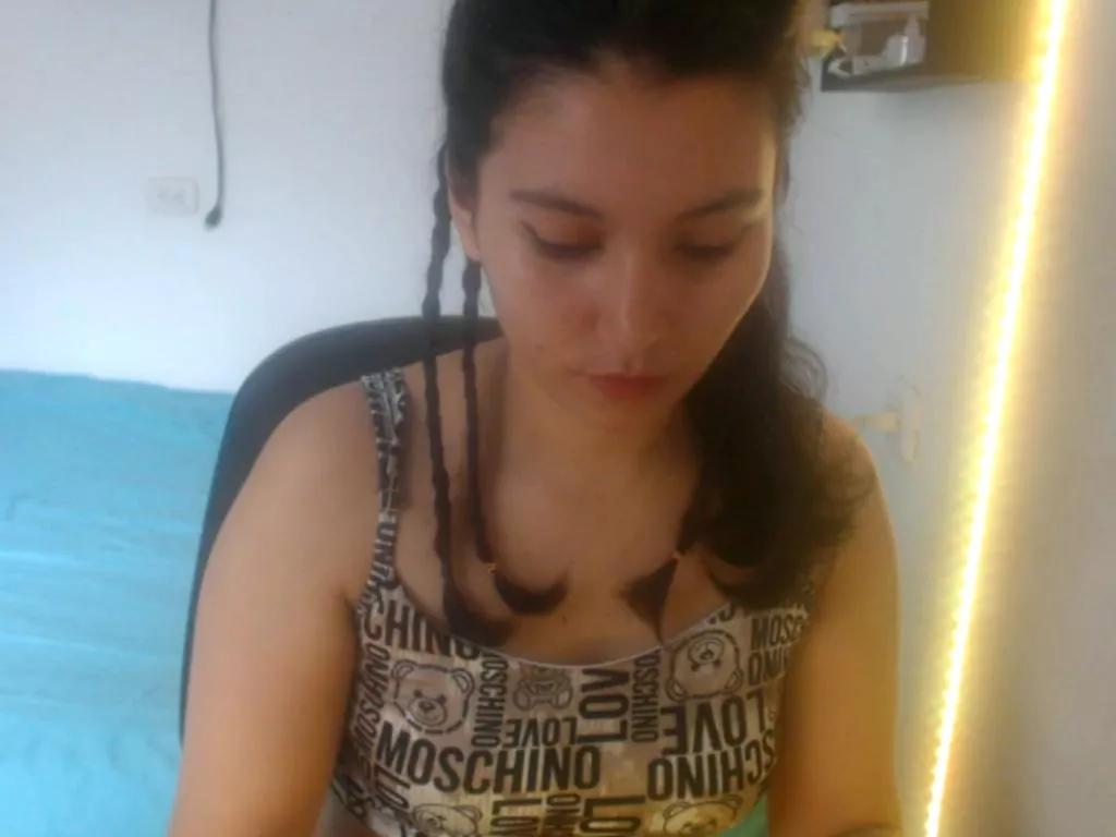 Hannah__Klein on Cam4 
