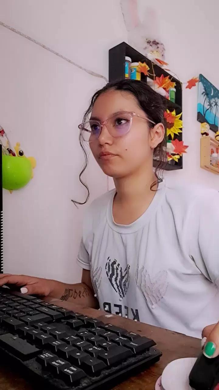 Hannah__Klein on Cam4 