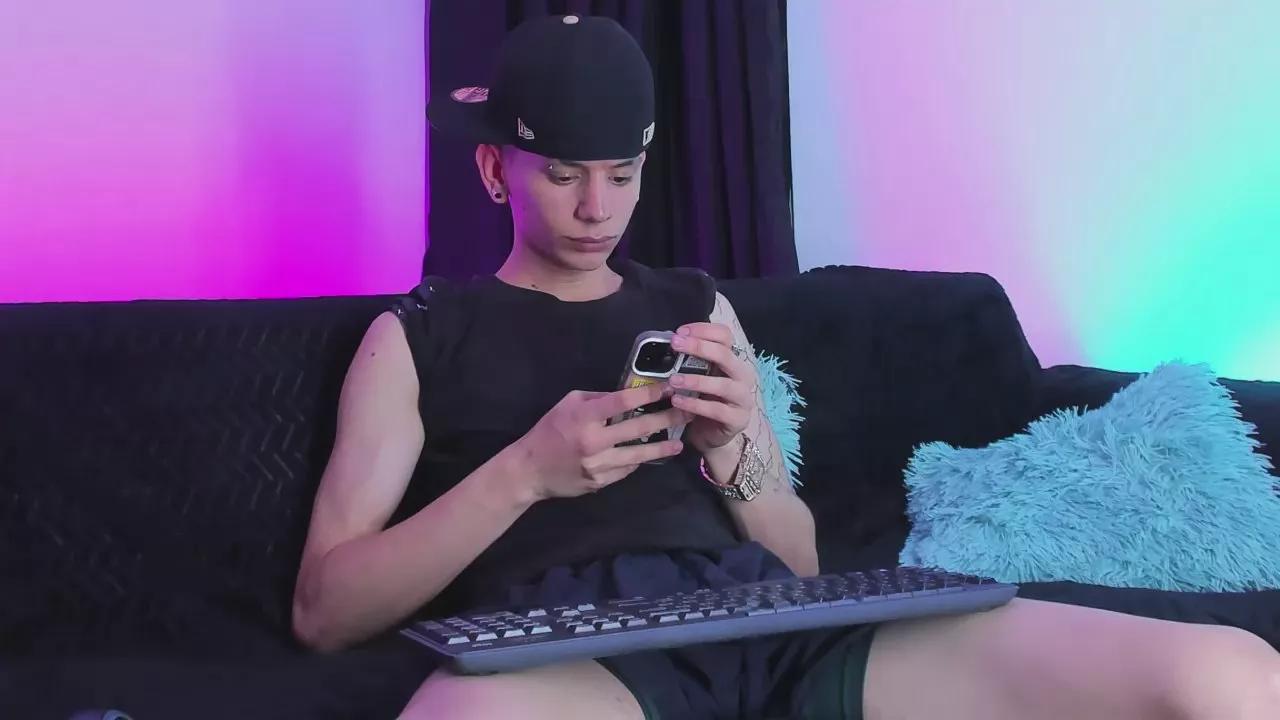 Offline Hardin_bat777 on Cam4