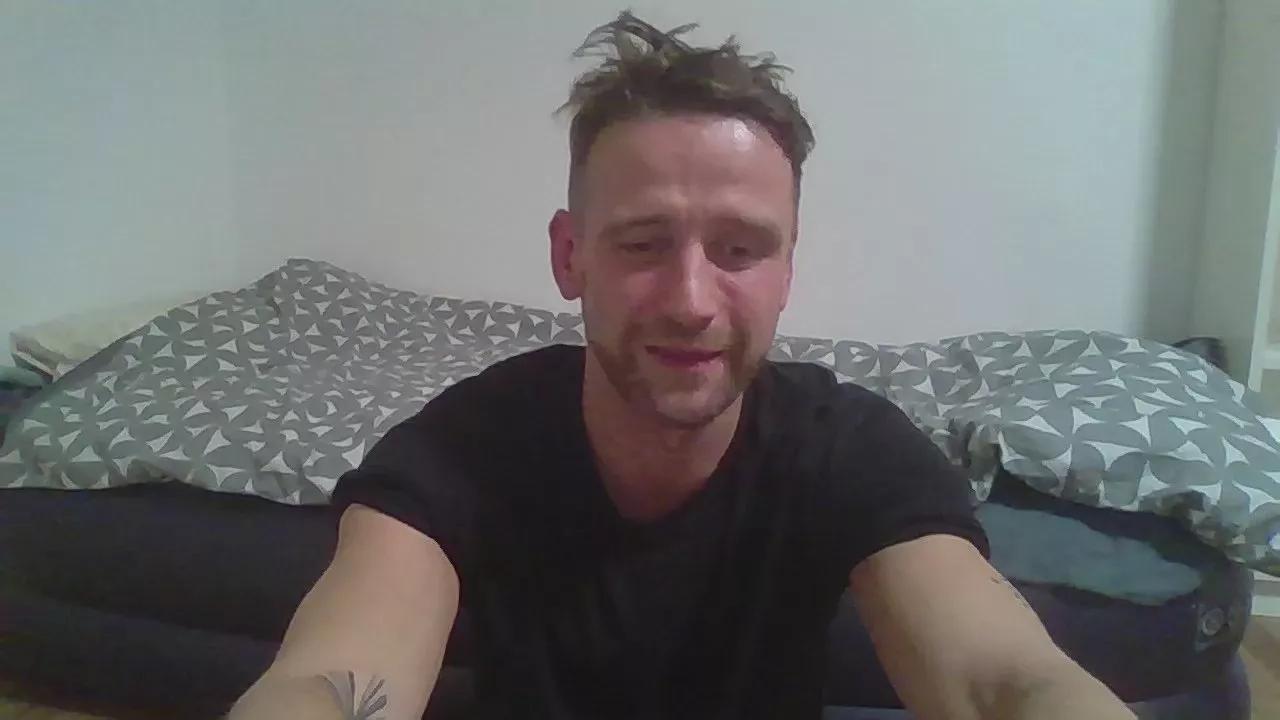 hartdickleon on Cam4 