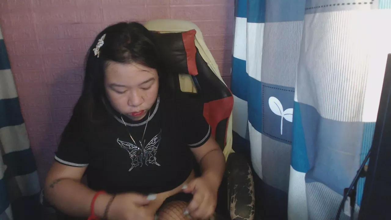 Offline holy_phoebe24 on Cam4