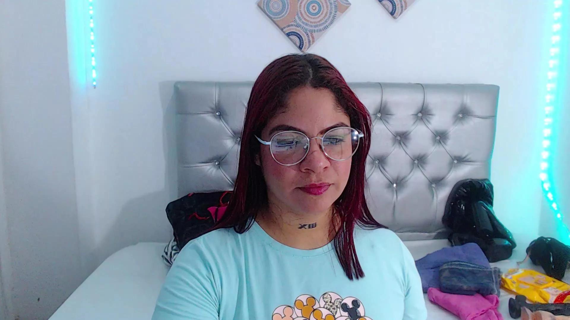 horny_cougar1 on Cam4 