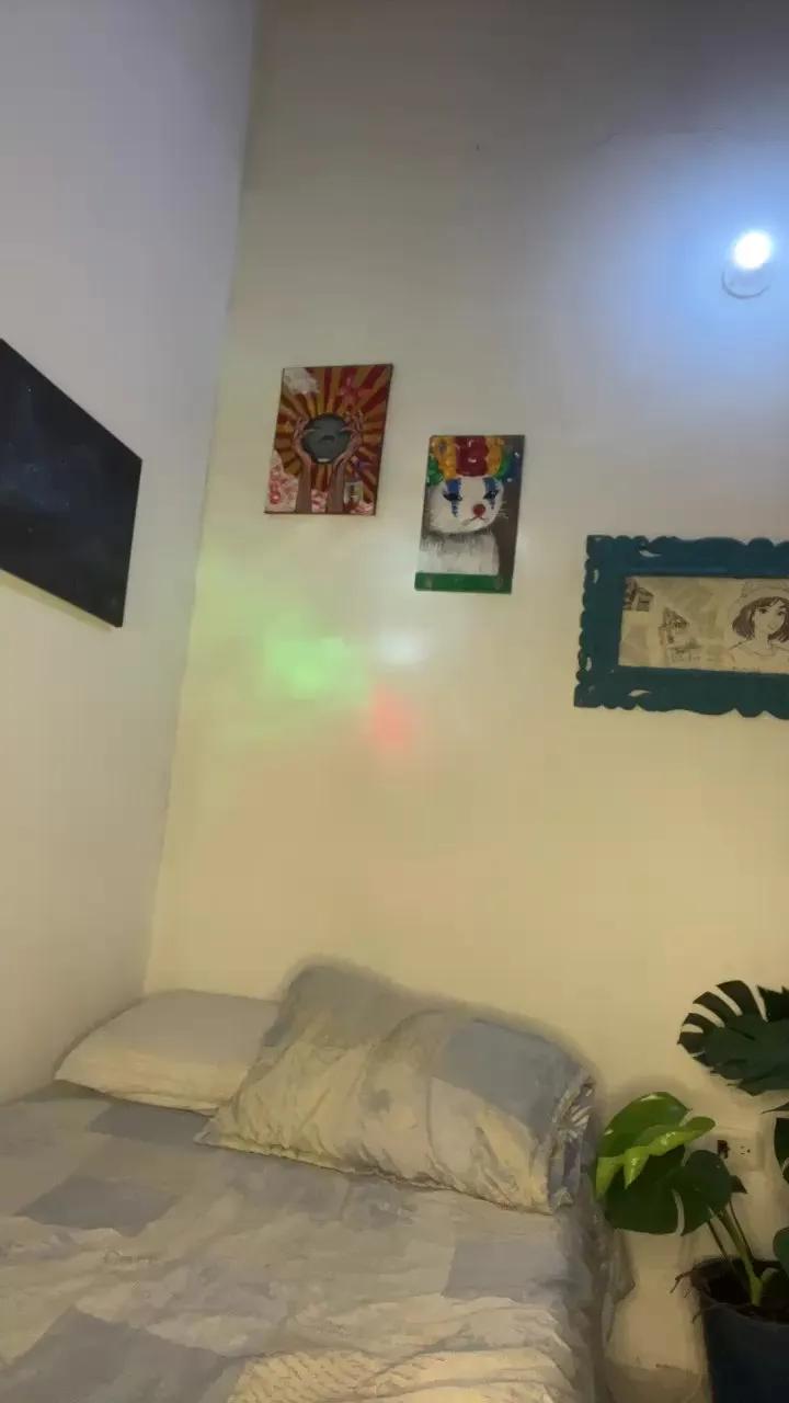 Offline Hot_crisps on Cam4