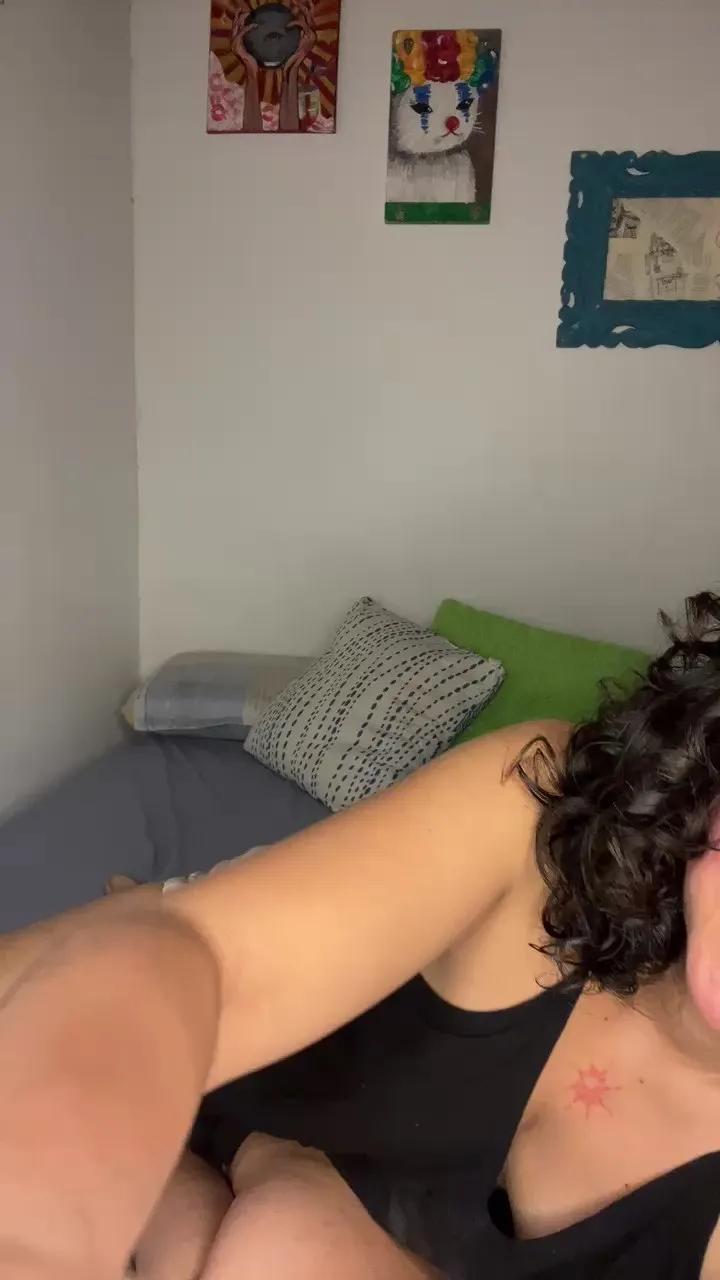 Watch sexy slut Hot_crisps Hot_crisps from Cam4