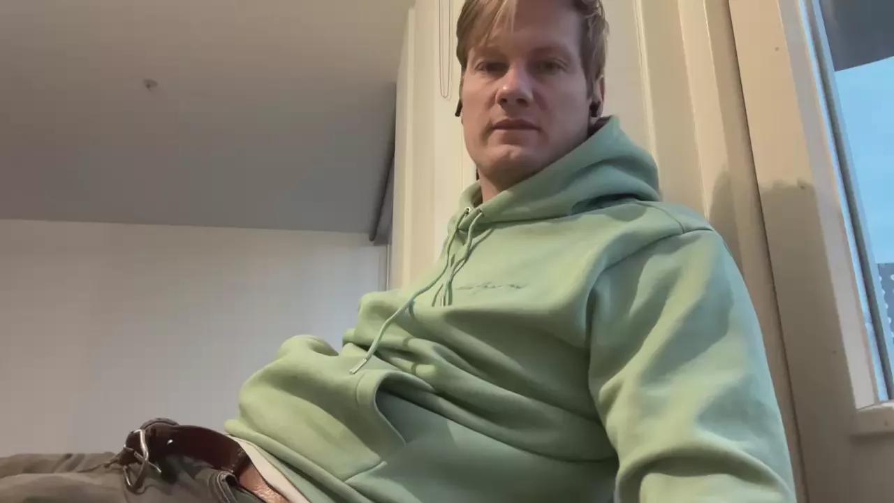 hotbody18y on Cam4 