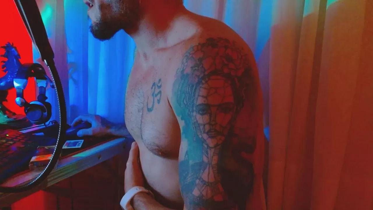 hotdaddyztattoo on Cam4 