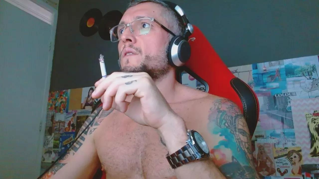 hotdaddyztattoo on Cam4 