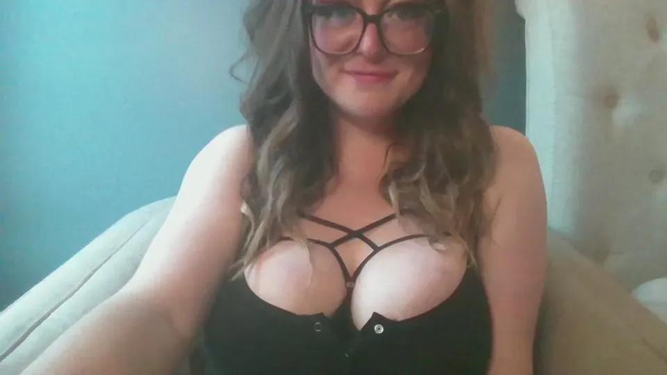 Offline HotHousewife33 on Cam4