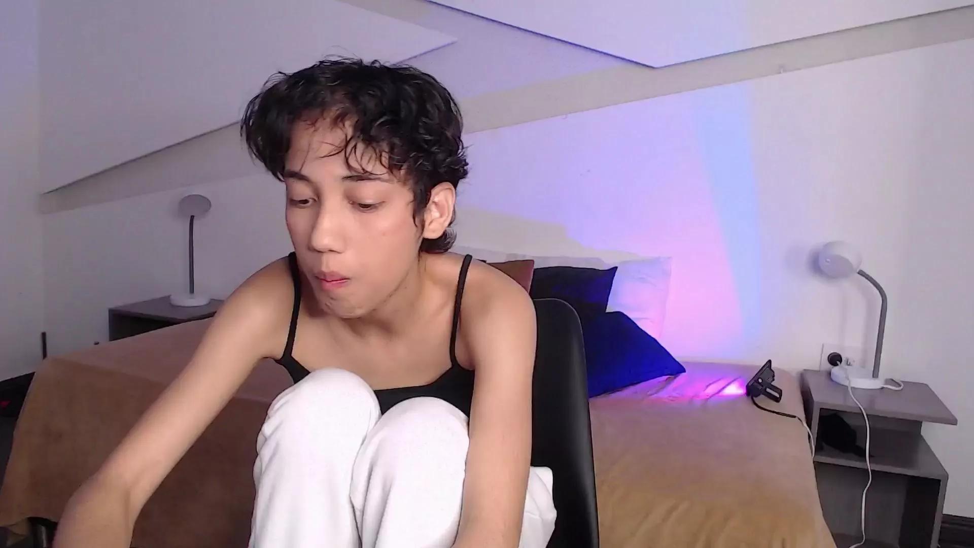 Hotlittlekitty1 on Cam4 