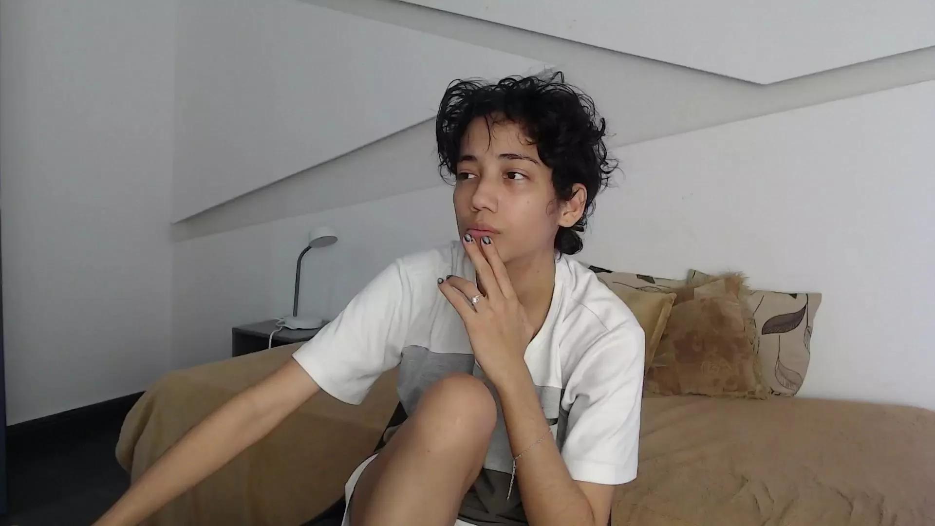 Hotlittlekitty1 on Cam4 