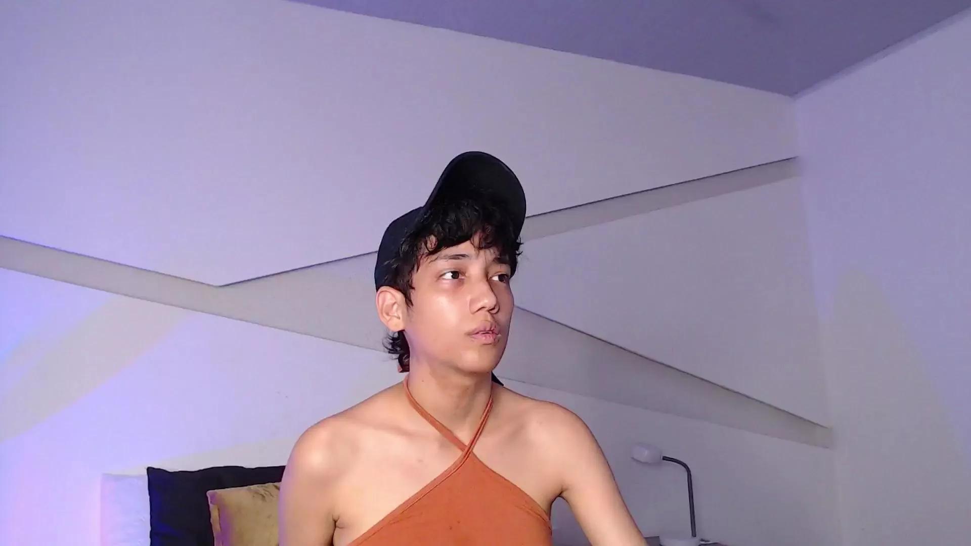 Hotlittlekitty1 on Cam4 