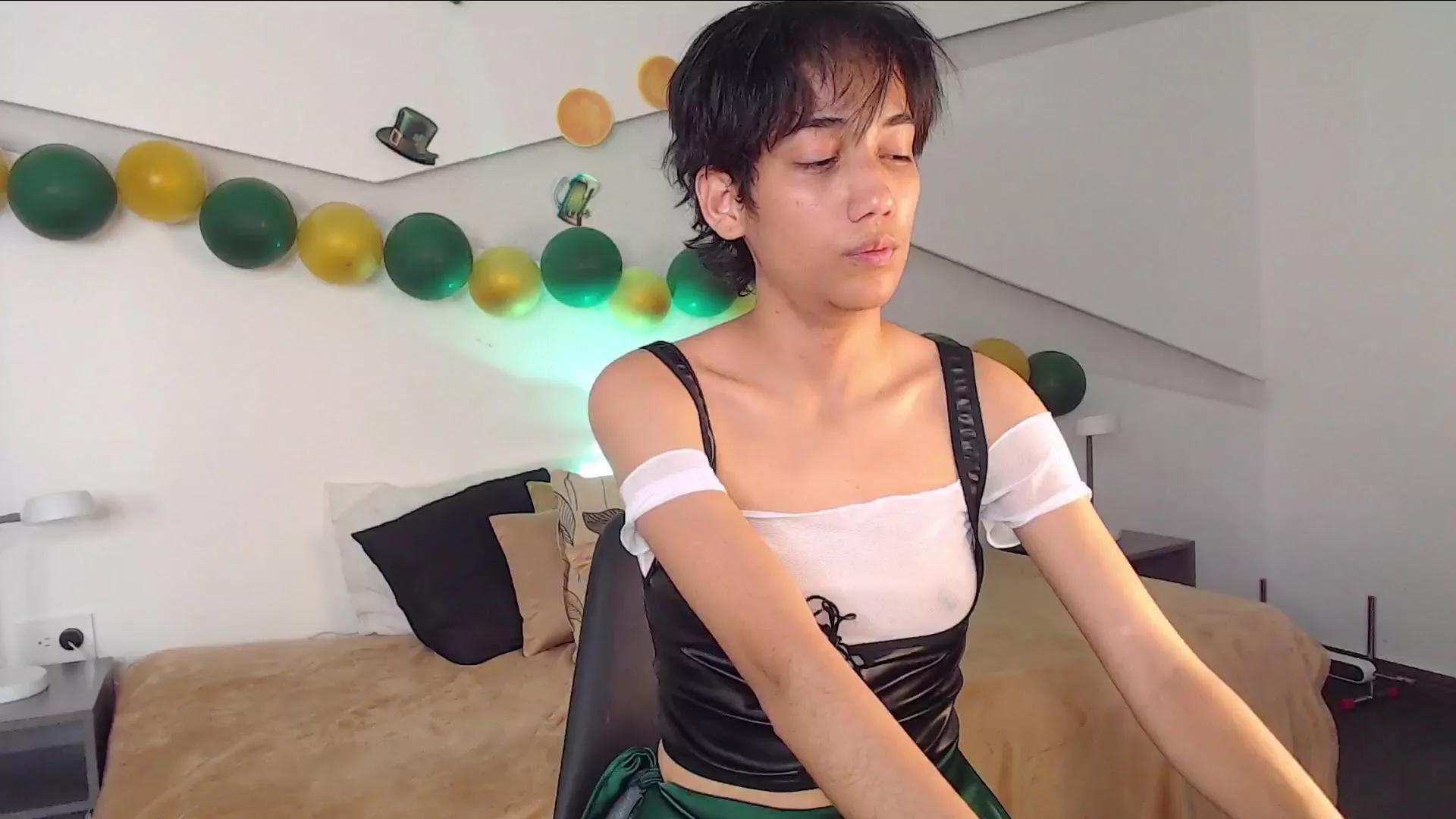 Hotlittlekitty1 on Cam4 
