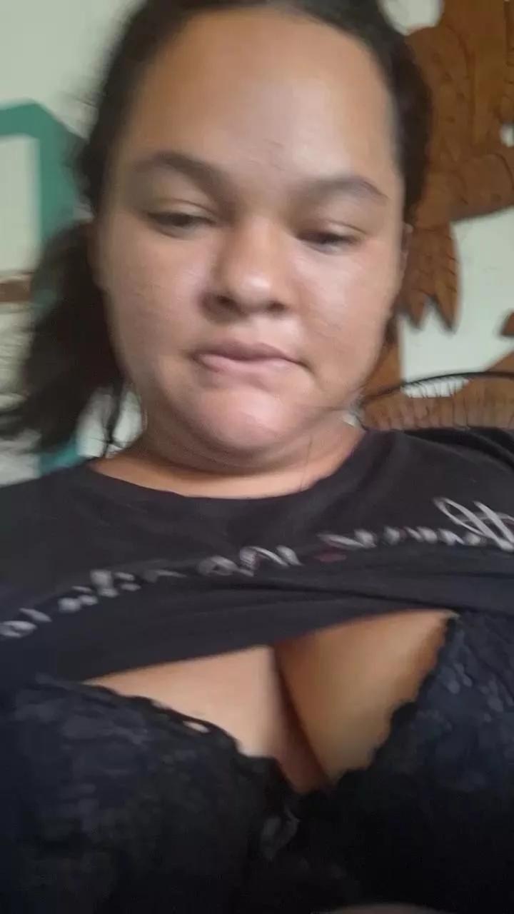 hotmom28 on Cam4 