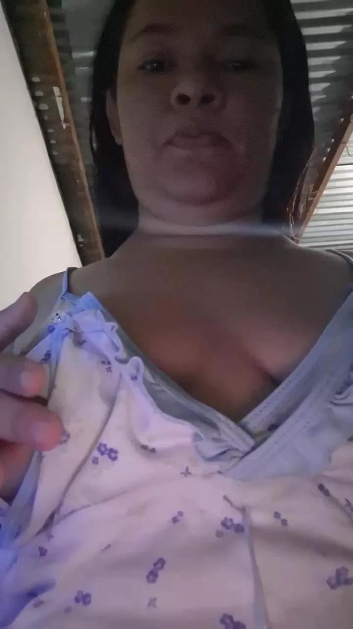 hotmom28 on Cam4 