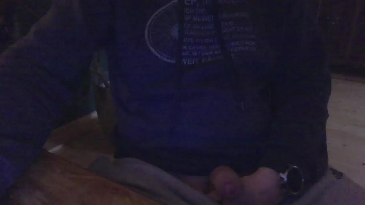 hungbln on Cam4 