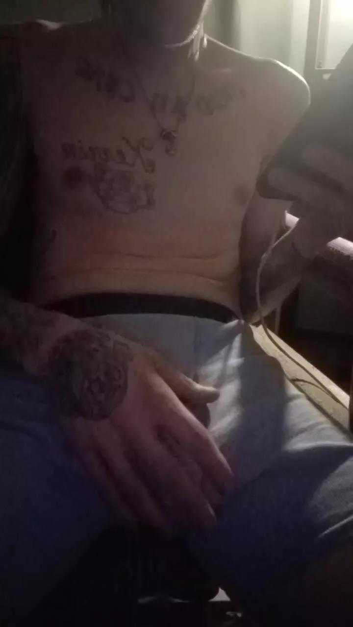HungHerb1992 on Cam4 