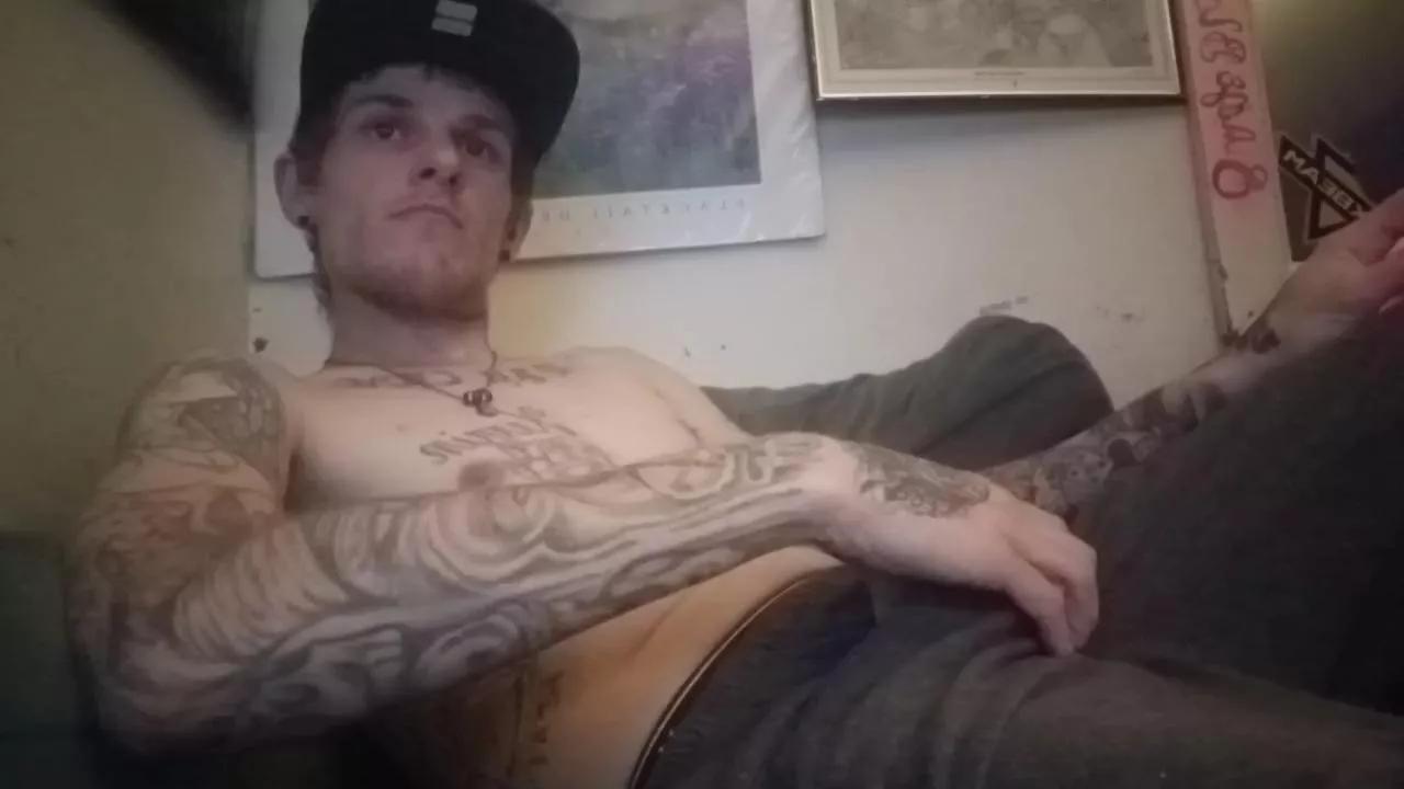 HungHerb1992 on Cam4 