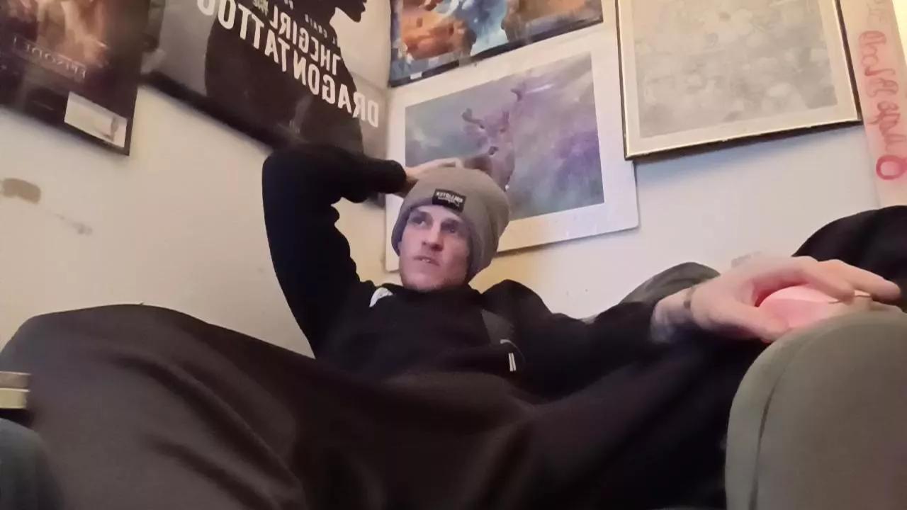 HungHerb1992 on Cam4 