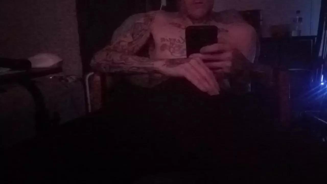 HungHerb1992 on Cam4 